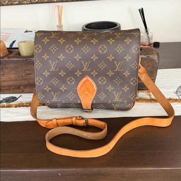 Gorgeous Vintage “LOUIS VUITTON Cartouchiere” Bag 💼 - Picture 5 of 13